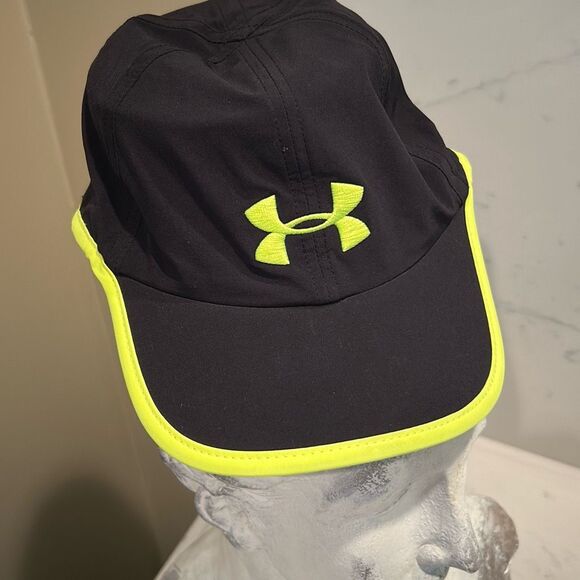 UNDER ARMOUR Black Feather Light Hat - Picture 1 of 5